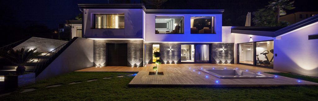 Outdoor LED Landscape Lighting Pros & Christmas Light Installation Pros in Buford GA