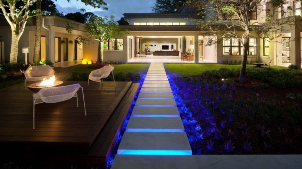 Landscape path lighting